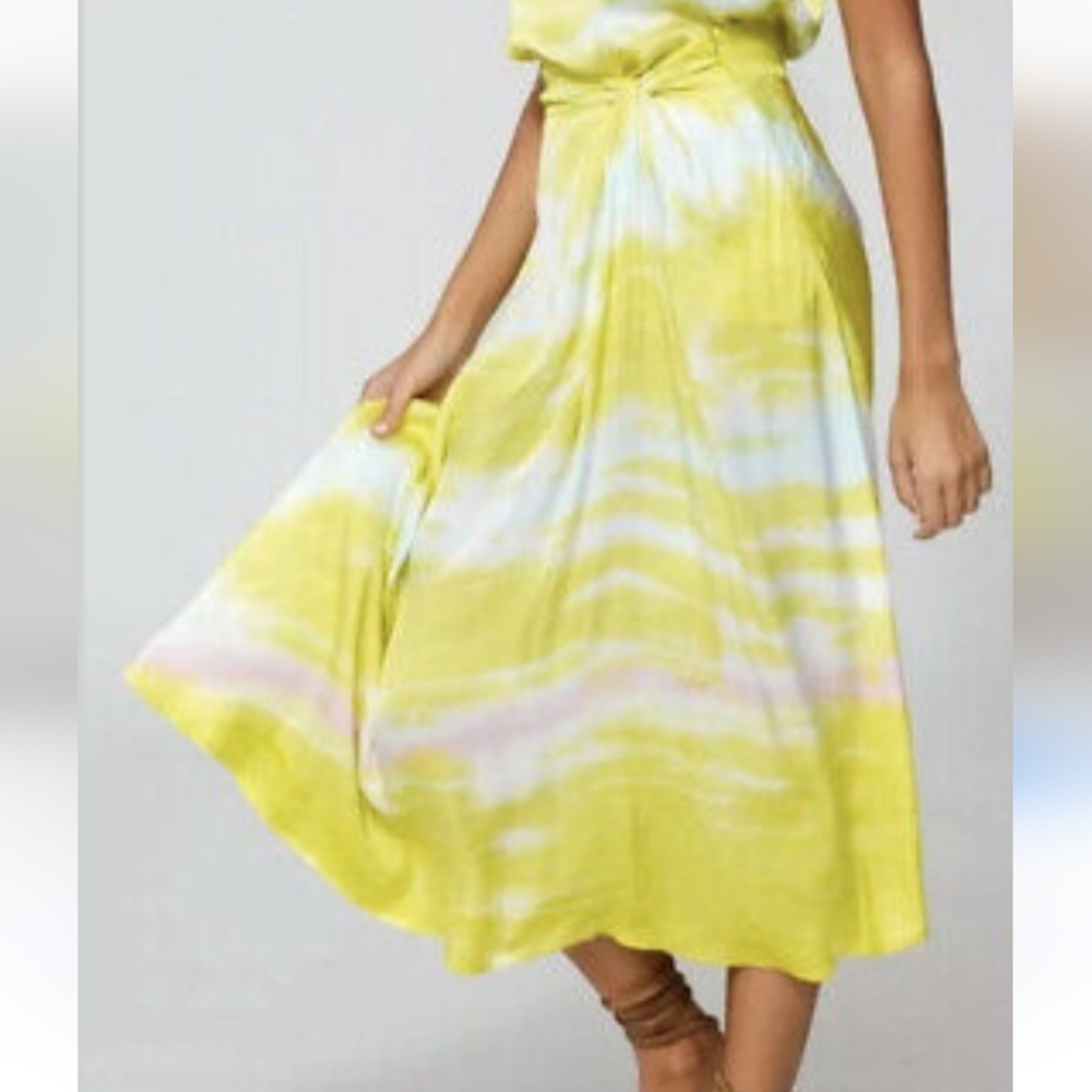 Young Fabulous and Broke• Savannah twist yellow and white skirt. Sz M